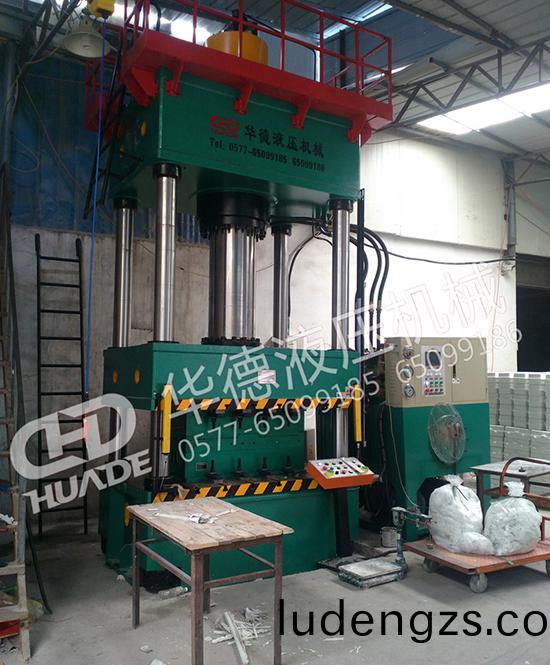 HDY71係列四柱(zhu)液壓(ya)機(ji)